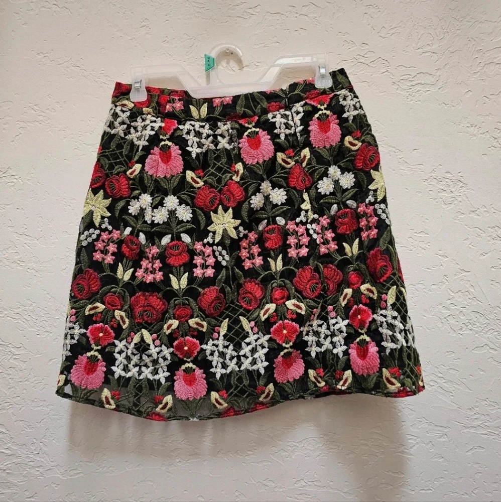 Lucy Paris Chic Floral Embroidered A-line Skirt - Picture 2 of 7